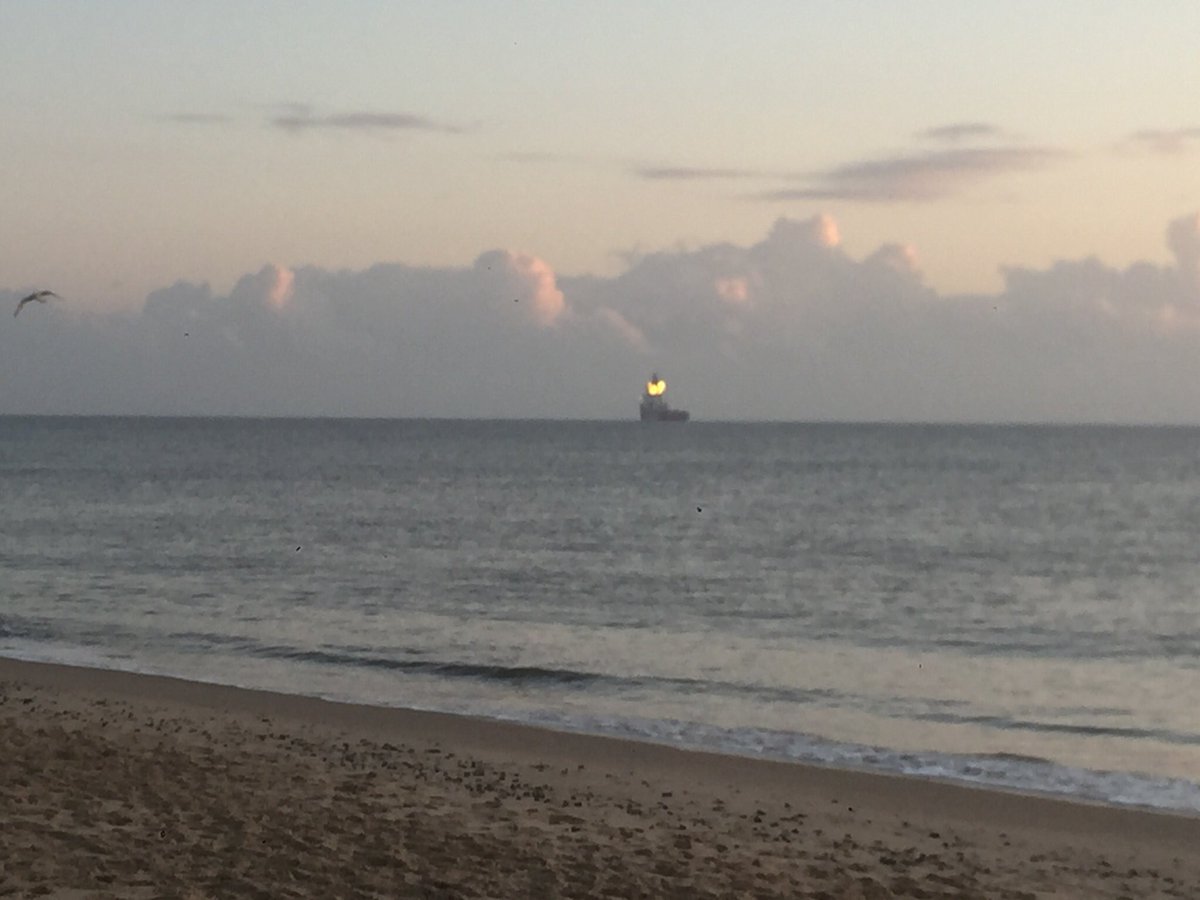 smittygy101's tweet photo. Lovely beach walk https://t.co/sLFcSFBEQR