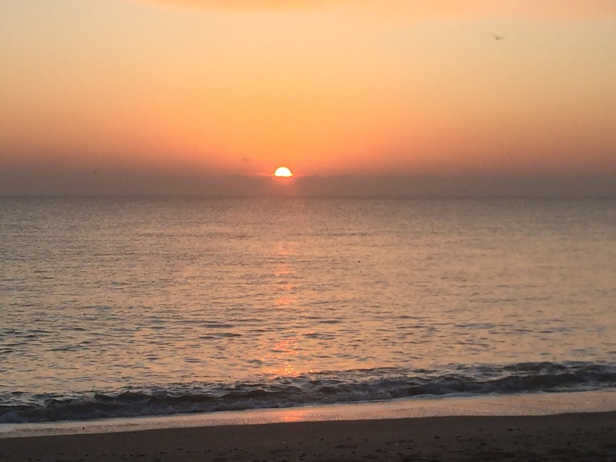 smittygy101's tweet photo. Lovely beach walk https://t.co/sLFcSFBEQR