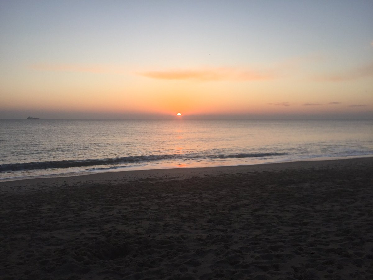 smittygy101's tweet photo. Lovely beach walk https://t.co/sLFcSFBEQR