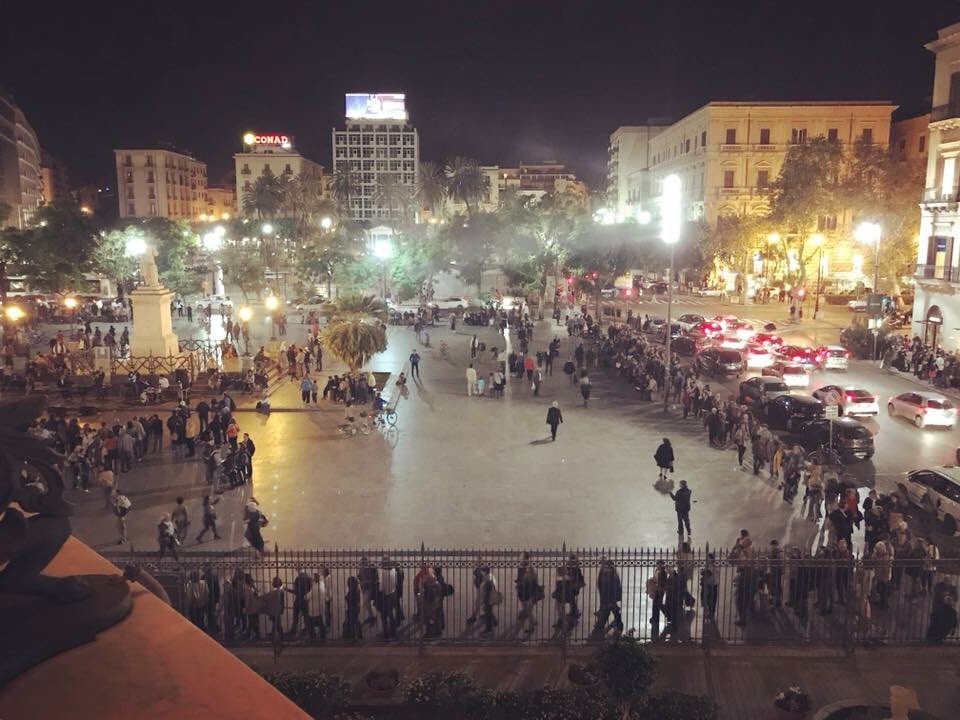 jazz_palermo's tweet photo. Tutti in fila per #palermojazzfestival 🤗ultima serata di #concerti al #TeatroPoliteama 🎶😍 https://t.co/AN4CdyWOtE