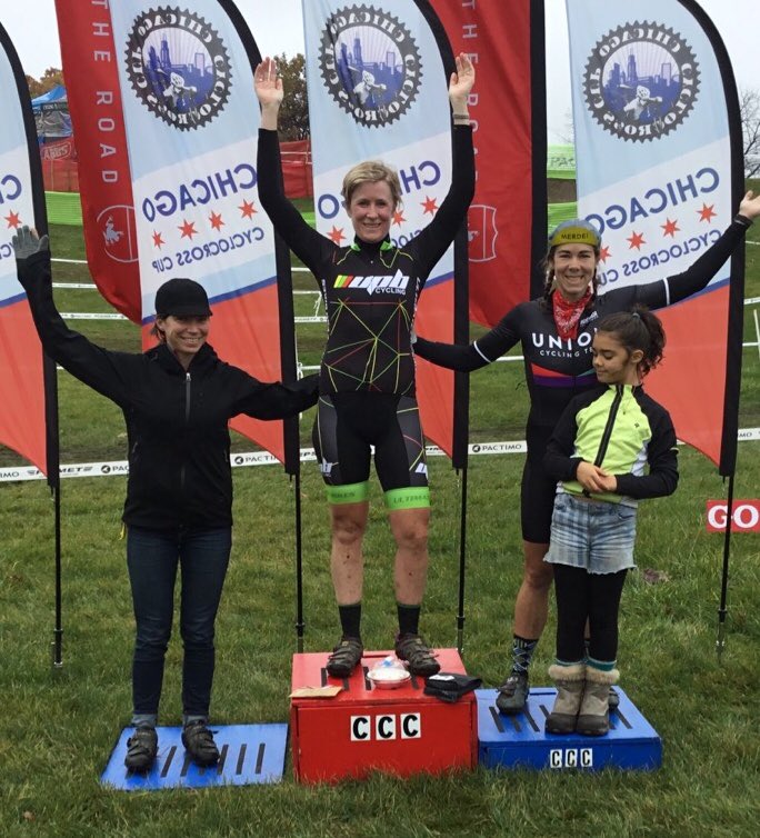 ChiCrossCup's tweet image. Single Speed Women #PSIcx p/b @SRAMroad 
🥇 Hosey
🥈 Tanner
🥉 Zmuda