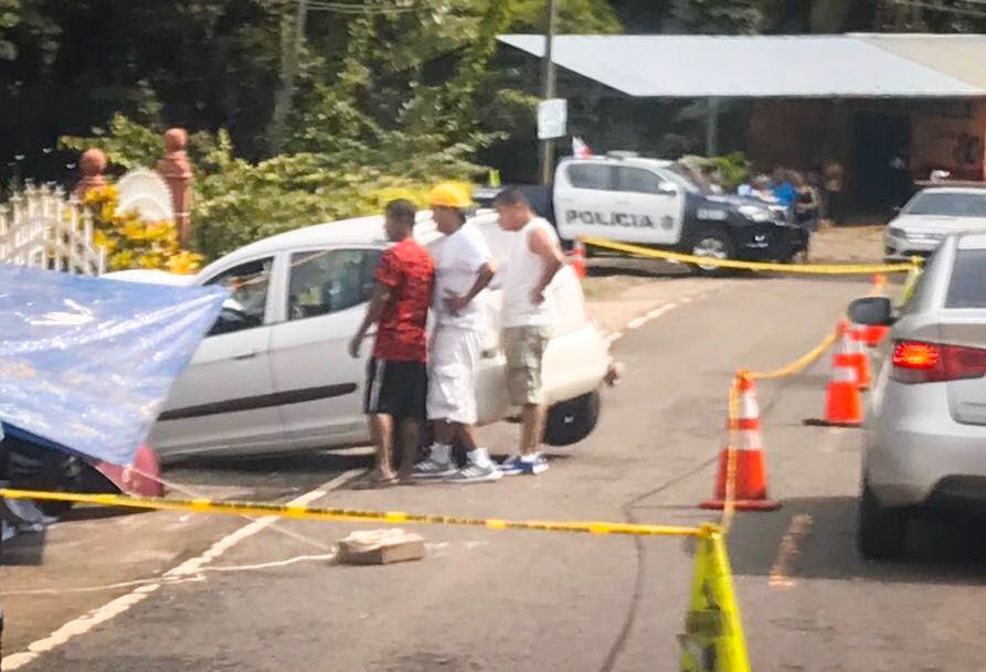 grupoelite507's tweet photo. Mujer muere al ser atropellada cuando  limpiaba fuera de su casa en Arraiján @Gabrielsan25 @TraficoCPanama @TReporta @tvnnoticias https://t.co/RMN4U44GeA