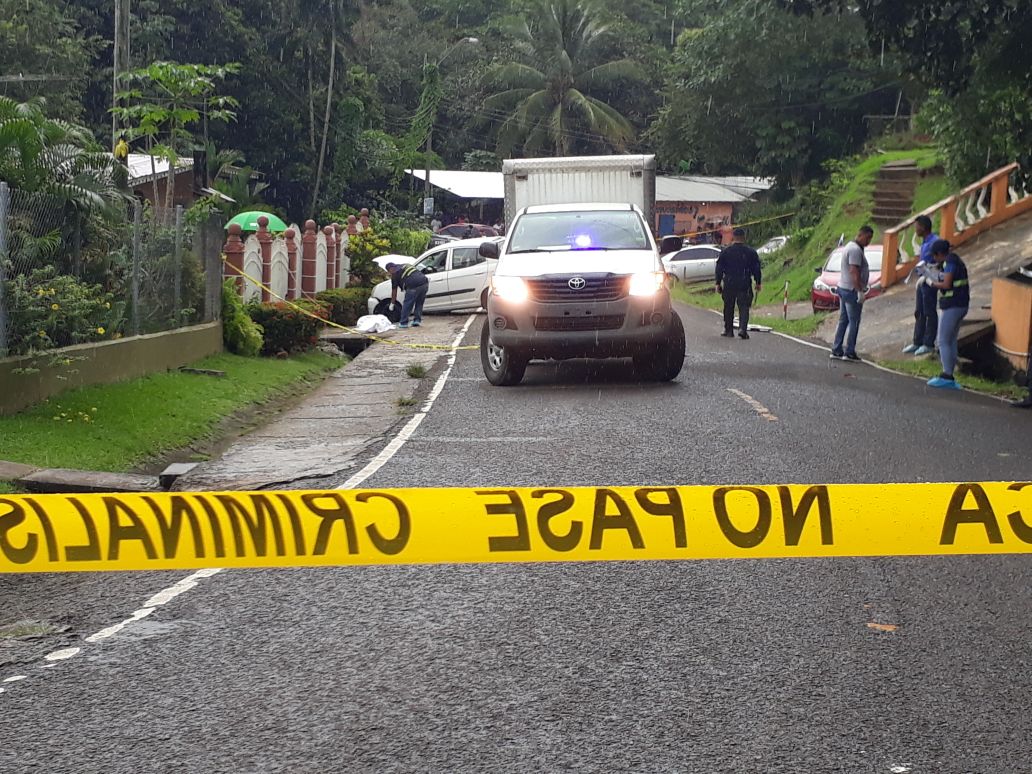 grupoelite507's tweet photo. Mujer muere al ser atropellada cuando  limpiaba fuera de su casa en Arraiján @Gabrielsan25 @TraficoCPanama @TReporta @tvnnoticias https://t.co/RMN4U44GeA