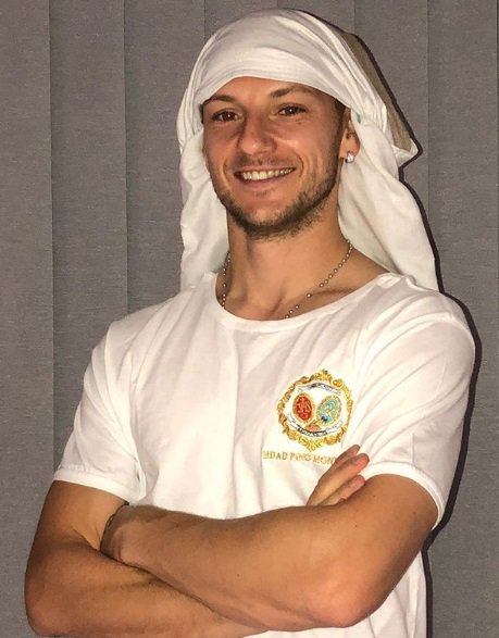 ivanrakitic's tweet photo. Todos mis respetos y admiración a costaleros y cofrades de las hermandades de Sevilla #costalero #hermandaddepinomontano #regalo #gracias https://t.co/8gq5tnkgpn