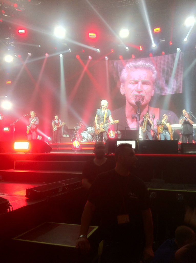 alphadj82's tweet photo. The end. Mi mancherà quella transenna. Ieri è stato favoloso #MadeInItalyTour #ligabue #barmario #cagliari https://t.co/hCRA7p0ZM4