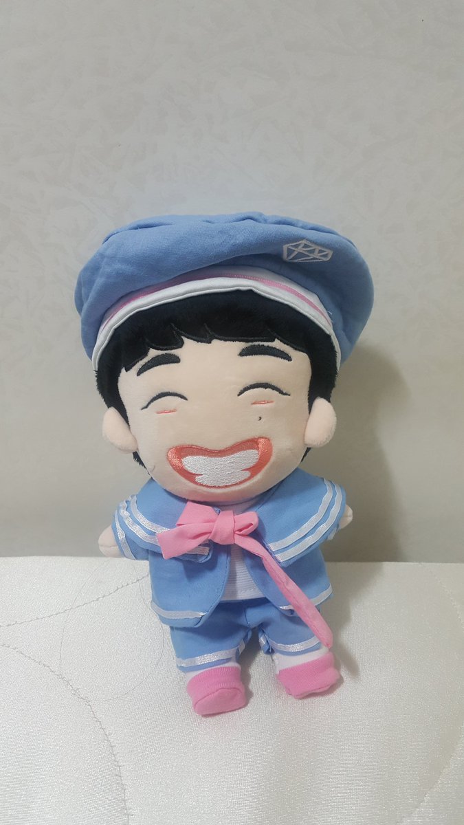 kid__dk's tweet photo. 저번주에 드디어 한국 도착했습니다!
제작 과정 중에 자수색의 변경이 있었다고해요.. 그래서 샘플보다 어둡게 나왔어요..  다음주부터 순차적으로 배송 시작합니다! 기다려주셔서 죄송하고 감사합니다😂 https://t.co/dBYJBMHCLi