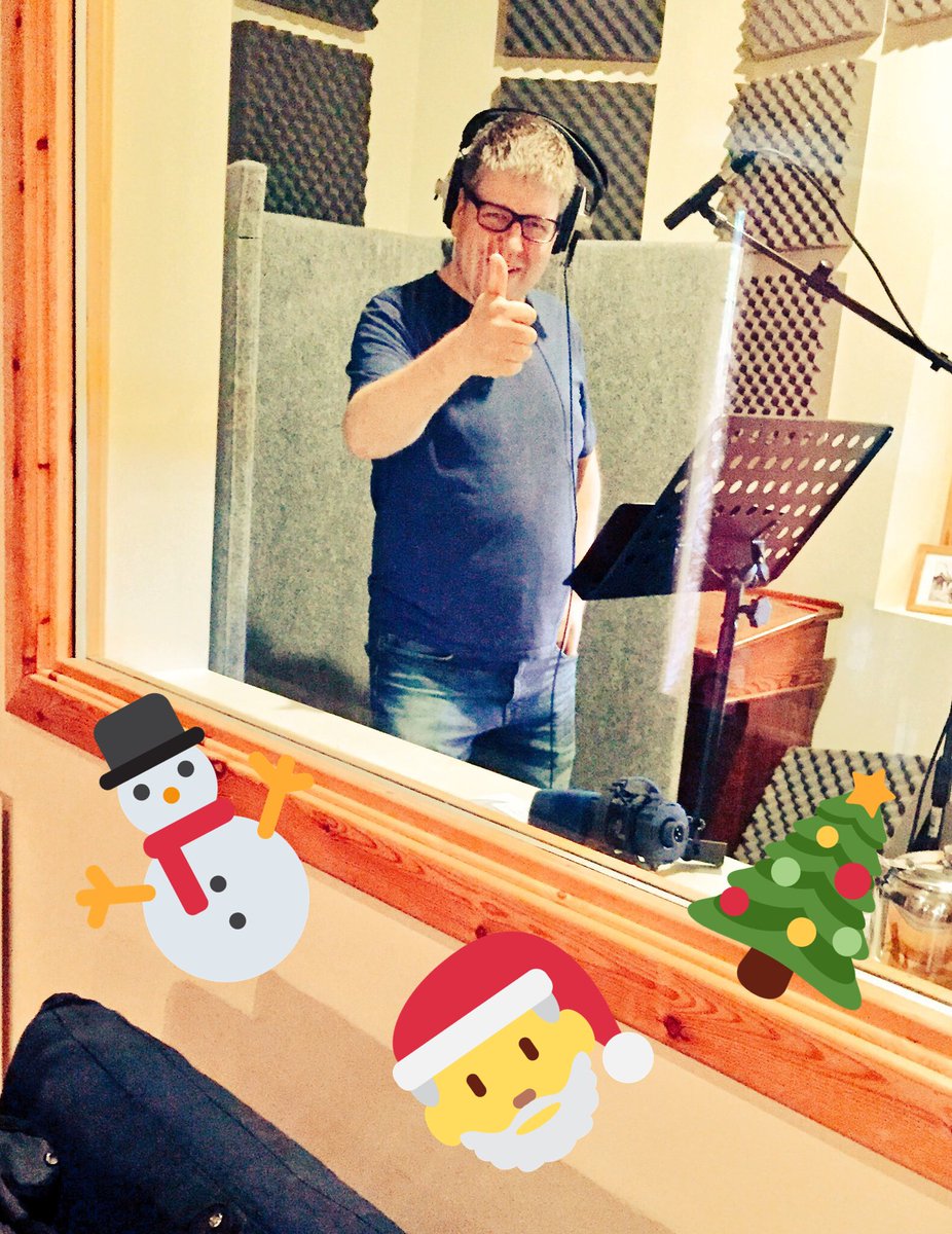 ingridhendo's tweet photo. Gaeldom's answer to Michael Bublé! @johnjoemacneil #XmasCD @bsglochabar #gaelic #nollaig #christmasno1 🎄🎅🏼#oldlaundry https://t.co/FBn41ATJuE