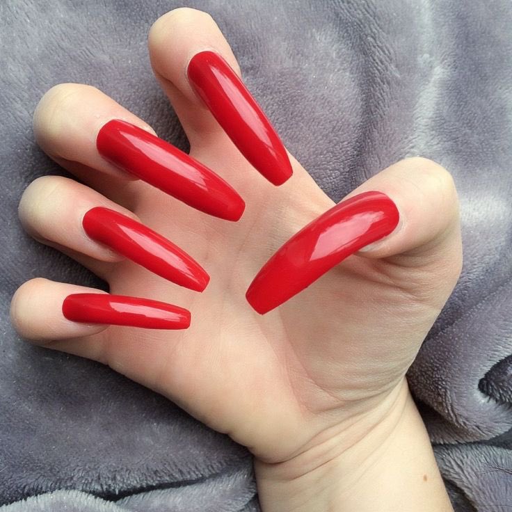 wuantt's tweet photo. acho que a verdadeira pergunta é como é que as mulheres com estas unhas limpam o cu? https://t.co/DjFFQBHqGo