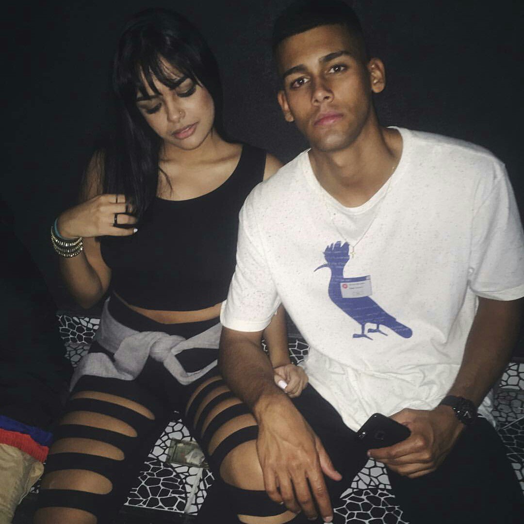 017alien's tweet photo. o mais sinistro é que tu sabe que elas me quer, eu sei que ele te quer, mas nós dois só se quer. https://t.co/moYKzmTTPE