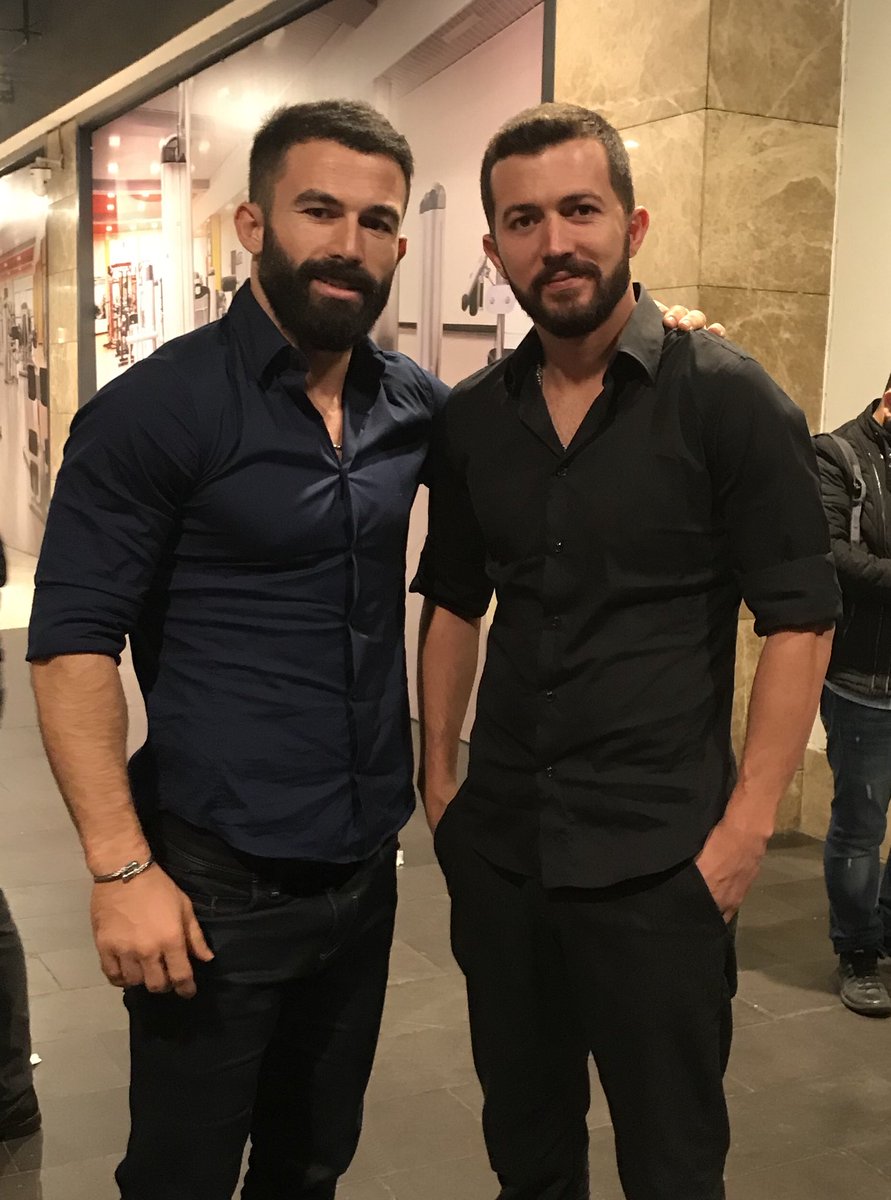 Şu fotoğrafın güzelliğine, samimiyetine, mükemmelliğine bakar mısınız? İnsan baktıkça kendini kaybediyor..💫❤
@Turabicamkiran