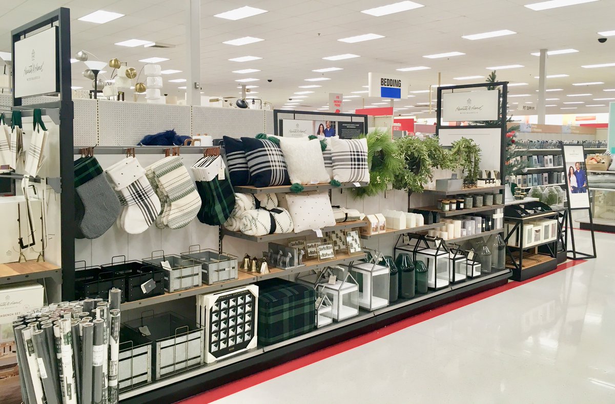 I know everybody is posting H+H now, but I mean COME ON! Even the fixtures are beautiful! #vml #alreadyremerching <a href="/adamas65/">Josh Turner</a> @sara1drow