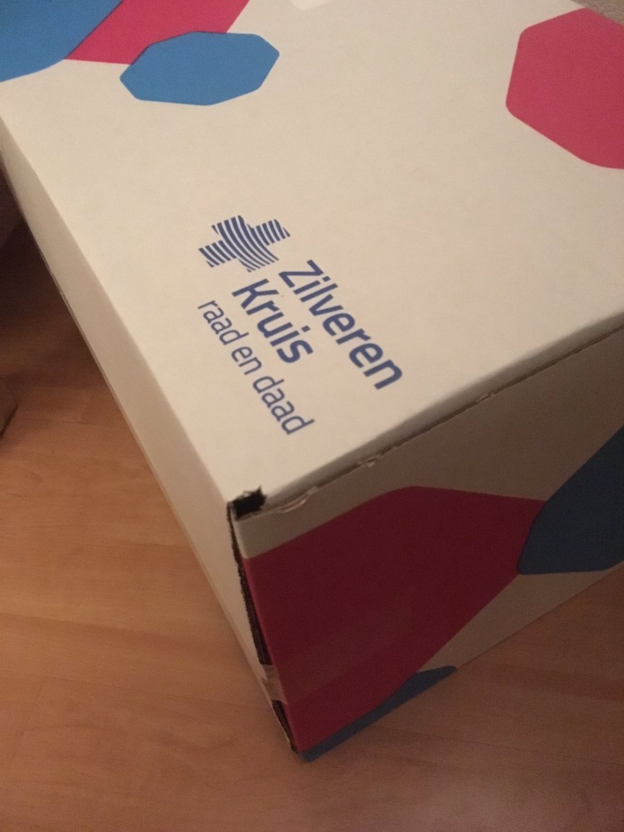 Maak kennis met het enige pakket in de geschiedenis van online bestellen dat niet < 5 min na bezorging wordt opengereten: het kraampakket 😭.