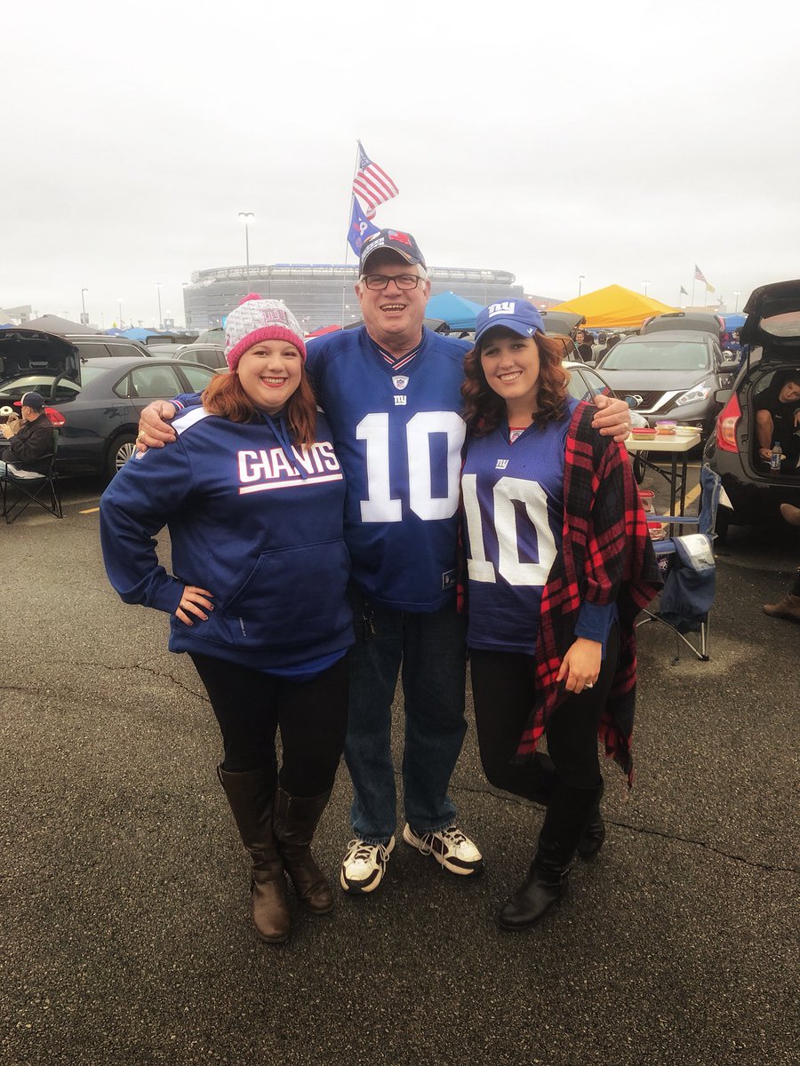 DisneyBorn's tweet photo. Sunday’s are for Giants! #GiantsPride https://t.co/2PpdPNqsit