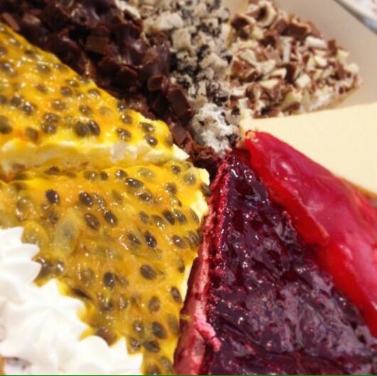 latttepostrebar's tweet photo. Para terminar en familia !! #8loco 😜😱 Armalo con tus 8 sabores favoritos 🎉🍰🍰 Visitanos en Santa Ana y Ceibos 😉 https://t.co/gPzuCFm59v