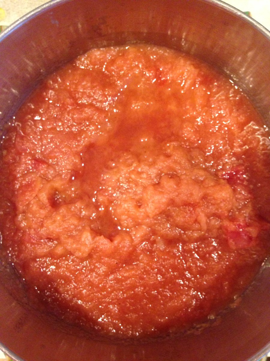 HRHTQueen's tweet photo. Organically grown apples from the Tukey orchard + apple pie spice + a pressure cooker = applesauce & a fragrant home. #MyExtraHour #GoCougs https://t.co/MOe1WLJNMC