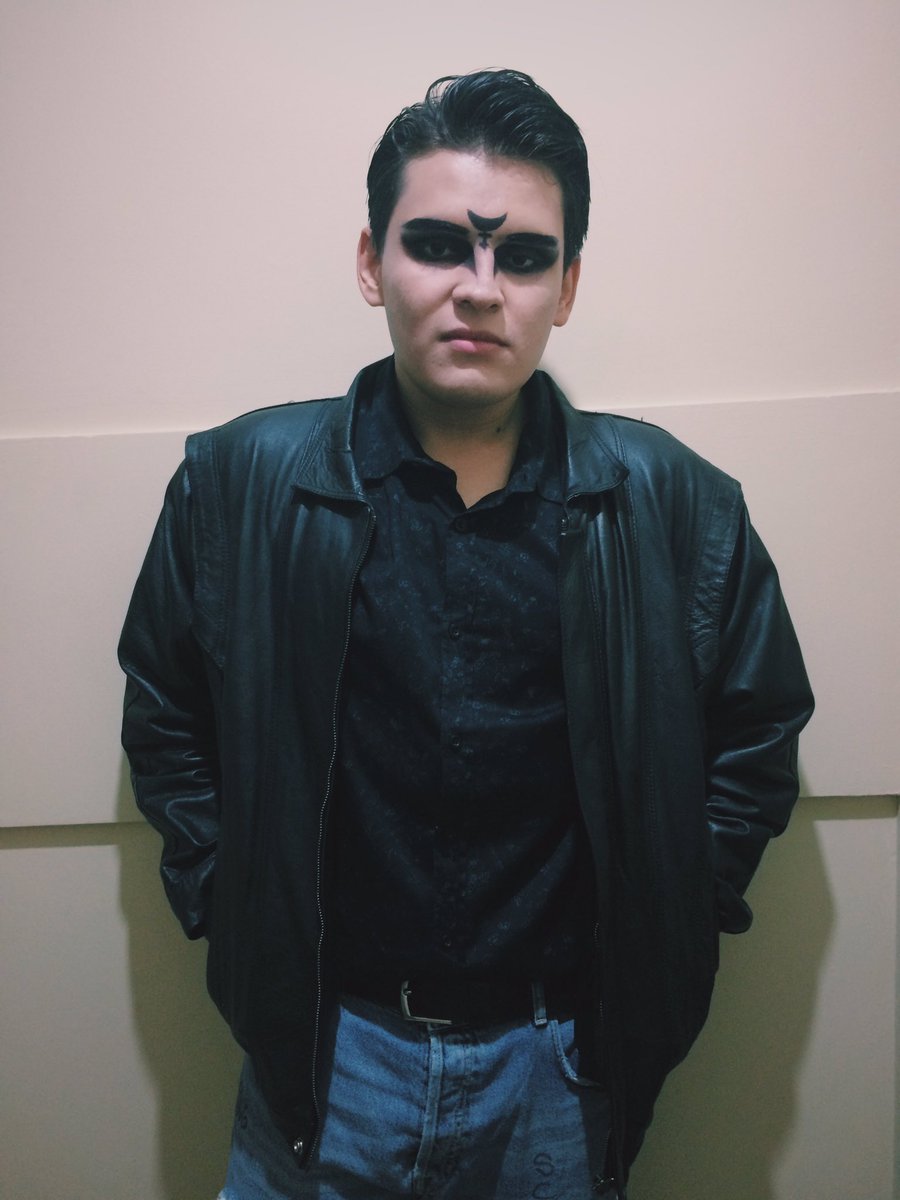 simonv_p's tweet photo. Sacando la oscuridarks de mi interior. #SonidosDeOtroMundo 👽👽👽 https://t.co/bzgxvLupsN