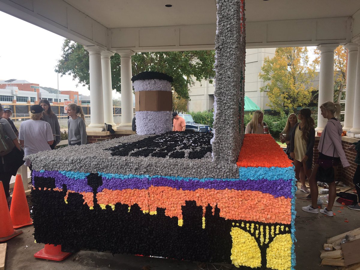 UTK_PhiSig's tweet photo. Huge thanks to home coming chairs Liam Calloway and Madeline Erber for putting together an awesome homecoming week. https://t.co/XcQB5DftBL
