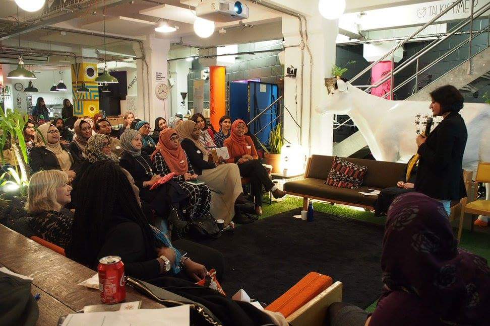 uplift_connect's tweet photo. Guest speaker Zohra of Halal Gems speaking at our event last night. #WomeninBusiness #londonislovinit #entrepreneurs #Halal #food #business https://t.co/VxCjFxPXmp