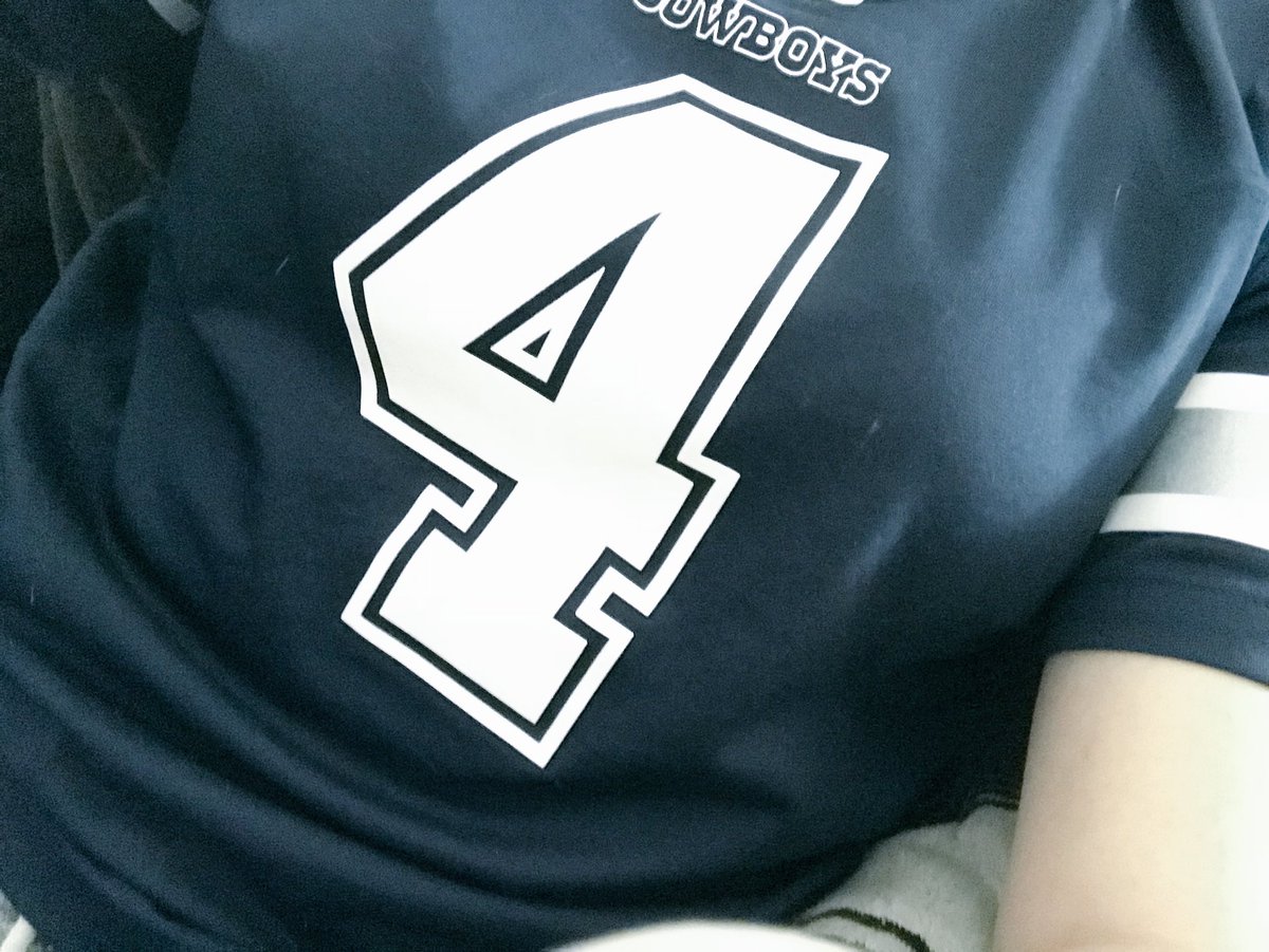DeirdreTX's tweet photo. My boy @dak with the TD 🙌🏻🙌🏻🙌🏻#DallasCowboys #KCvaDAL https://t.co/ZSrWfk5QSE