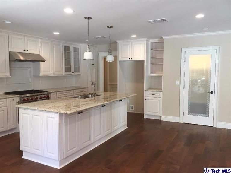 Remax_Optima's tweet photo. A rare opportunity has arisen with the sale of this nearly new Flintridge property https://t.co/RFClUJXtiK #remaxoptima #newhome #newbuild https://t.co/1oW6zAEAWc