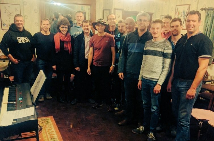 Braf cael het <a href="/Geraintrcymru/">Geraint Lloyd</a> yn ein ymarfer heno! Eifion, un o'n baritôns, fydd yn gofalu amdani dros y dyddiau nesa. <a href="/BBCRadioCymru/">Radio Cymru</a>