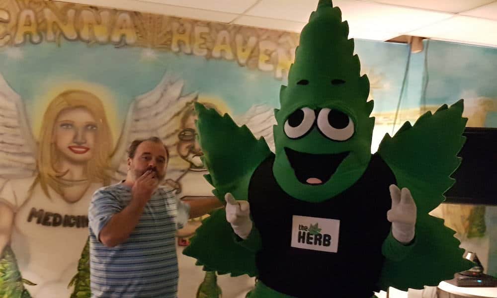 thrtechnologies's tweet photo. I Took a Weed Tour of Toronto https://t.co/BqHo3iXfNM #Culture #canada #THRTech https://t.co/NVLlVXkQPx