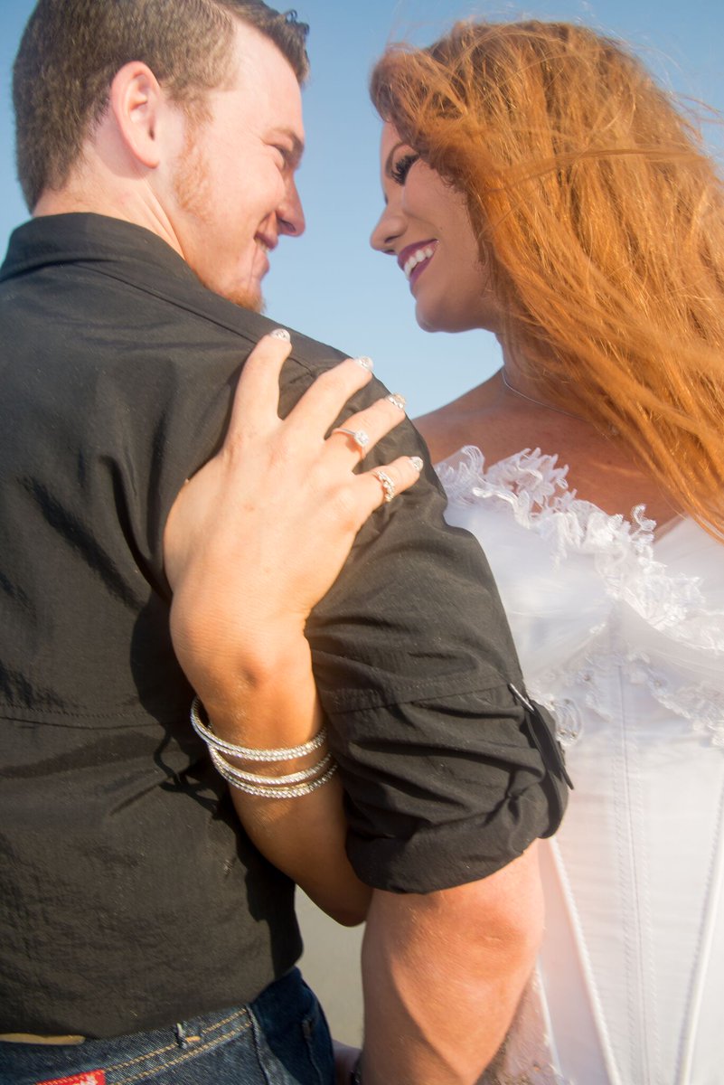 EverlastElope's tweet photo. Happy National Love Your Red Hair Day! We love your red hair too! Check out some beautiful red head brides! https://t.co/soPCphMAvF