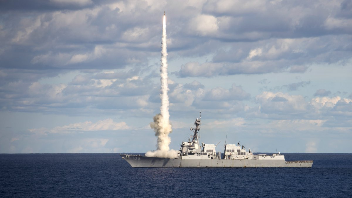 SurfaceWarriors's tweet photo. USS #JasonDunham, #MobileBay & #Normandy demonstrate offensive lethality of @USNavy #SURFOR with recent SM-2 #missile launches https://t.co/QiKjzUs8ZX