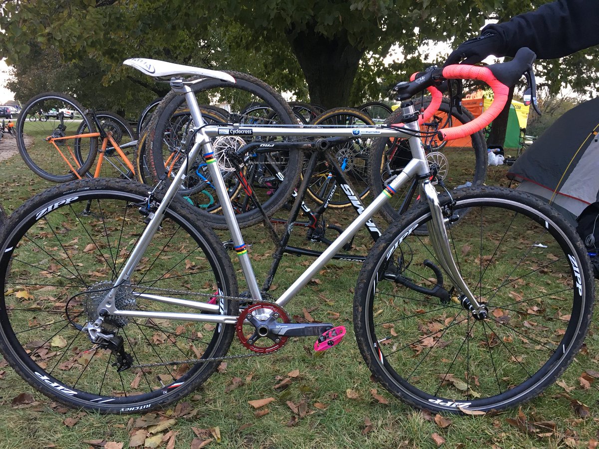 ChiCrossCup's tweet image. #CCCWhipOfTheWeek @maxinebeans’ aluminum ALAN. Maxine worked 25 hrs @blackstonebikes to earn this ride. @SRAMroad &amp;amp; @ZippSpeed bits. #PSIcx