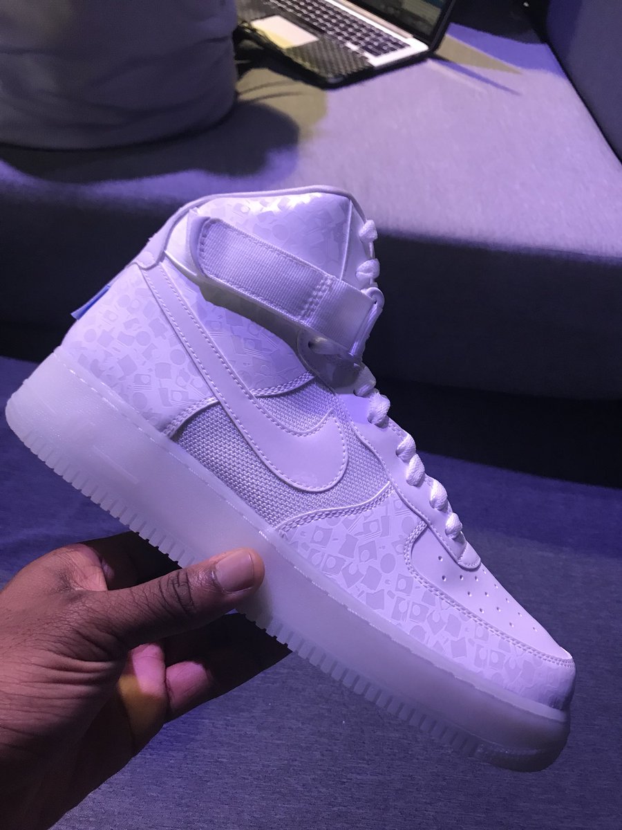 nipsta's tweet photo. Stash 1 of 93 - @kith_kev https://t.co/Zh2x95kJxr