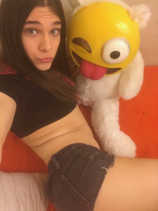 See Jessy live now > https://t.co/kHIp80sLGy @KlintelleMoore @calliope2k @XJesseXPratherX @ChaturbateShare