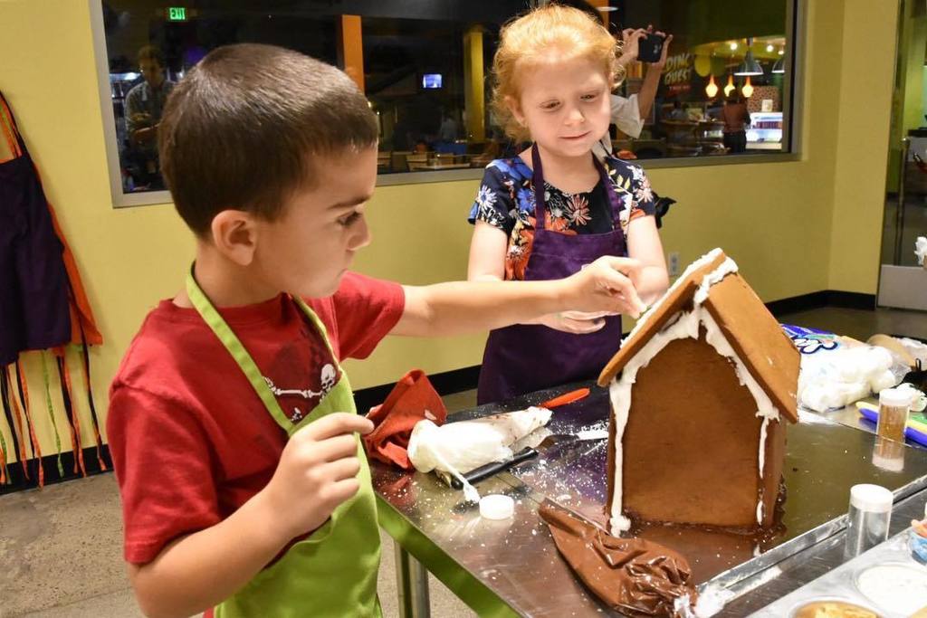 stacymolter's tweet photo. Our gingerbread house is coming to life! @discoverycubeoc #DiscoveryCubeLA #ScienceOfGingerbread #ad https://t.co/6vJmZFGzPg https://t.co/fbTbUrdpB0