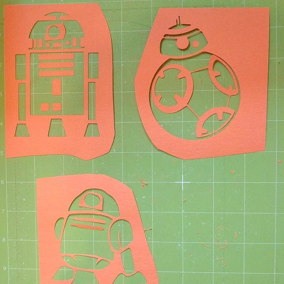 claylacepottery's tweet photo. Working on a #gift for a friend, so I played with my crafting toys earlier... #cricut #stencils #thisisthedroidimlookingfor https://t.co/J2ZdnQG2GN