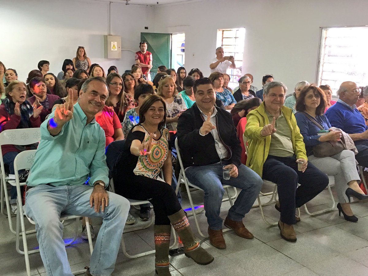 ignaciowalker's tweet photo. En el Cerro Mariposa de Valparaíso con nuestro equipo: candidata a diputada @marielavalpo, Roberto Burgos a Core y concejal Marcelo Barraza https://t.co/04KeiRkRMk