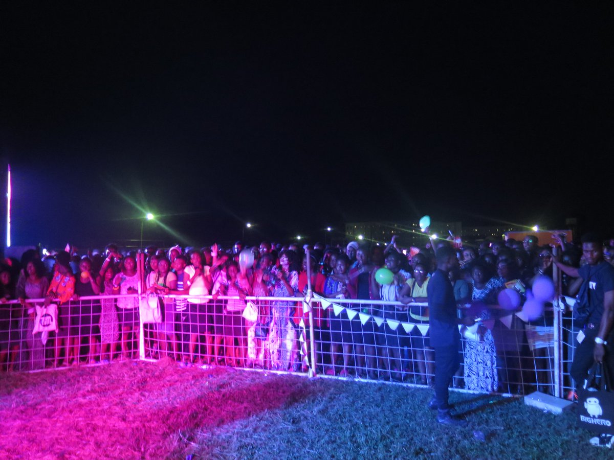 BoomplayNigeria's tweet photo. First-class performances from @IamMayorKun, @ReekadoBanks, @itz_DNA &amp; more at the #BUFEST2017🔥 https://t.co/9RJczMRDZ6