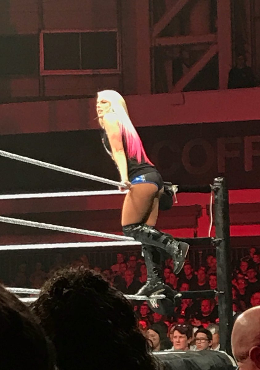 RashSovereign's tweet photo. The WWE universe were once more graced by the one and only goddess, they had a chance of watching me preform in my ring. https://t.co/xyz3MeAUZg