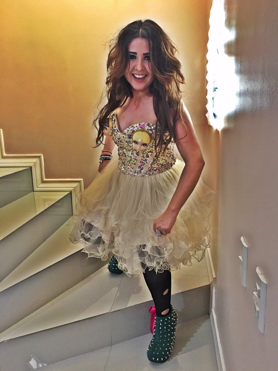 are_ph's tweet photo. ...Y todos me miran 🎶 me miran 🎶 me miran 🎶 porque hago lo que pocos se atreverán 🎶 @GloriaTrevi https://t.co/vDVjJWwnba