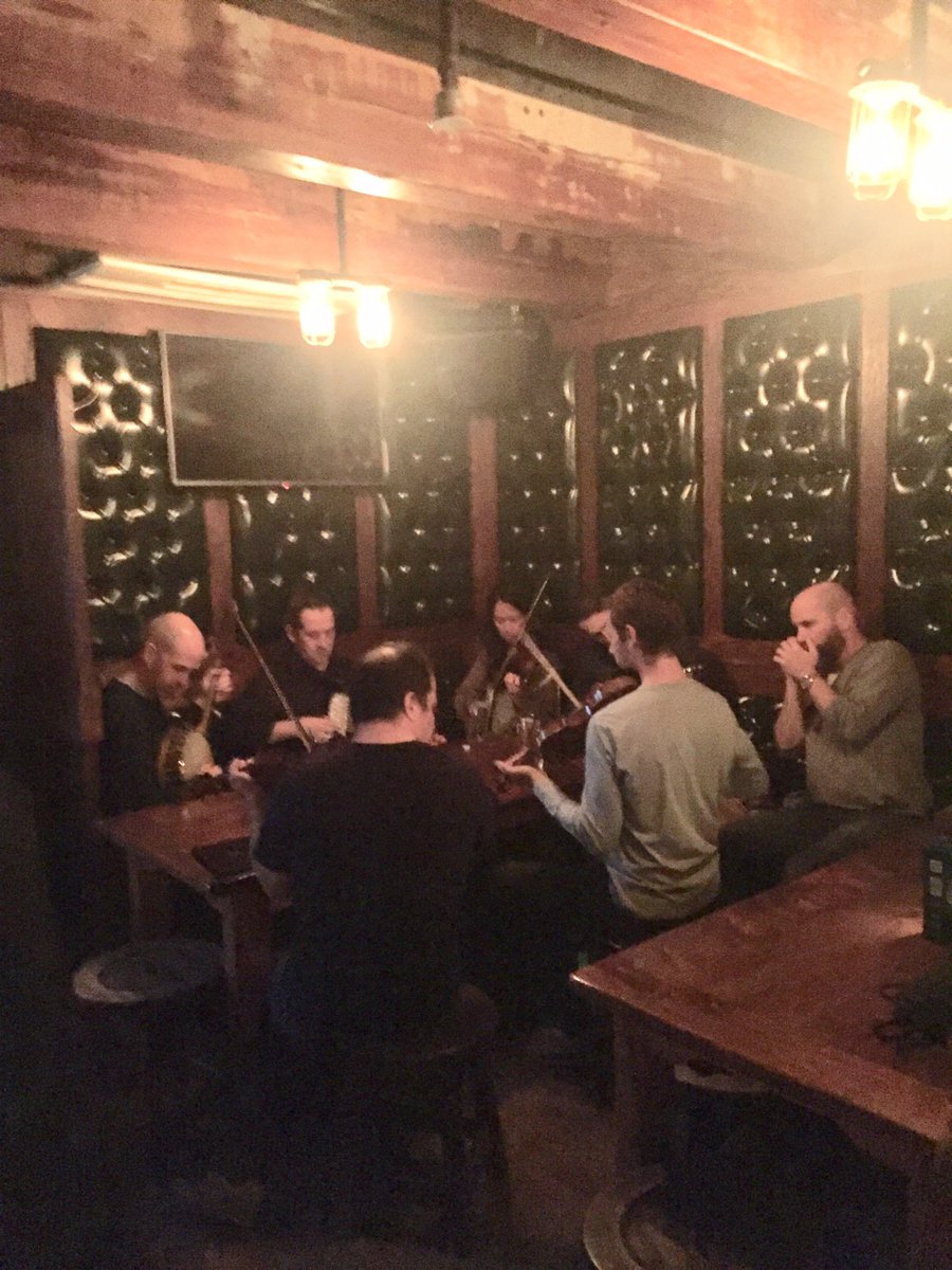 The real deal; #IrishSessions <a href="/Brassmonkeynyc/">Brass Monkey</a> - cool 2 c NewYorkers dancing enmasse 2 this brilliance❤️👍🏽