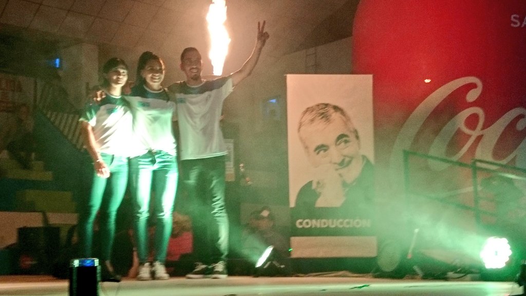 gobiernochubut's tweet photo. Se encendió la antorcha de los Juegos de la Araucanía 2017. Les deseamos todos los éxitos a las delegaciones! #Chubut https://t.co/h88CUY3gPd
