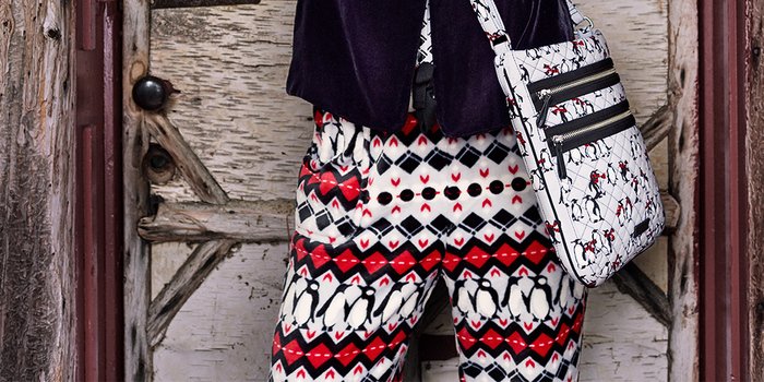 verabradley's tweet image. Playful Penguins is the festive pattern your closet NEEDS this season. 🐧 Shop the collection now: bit.ly/2lJOhcW