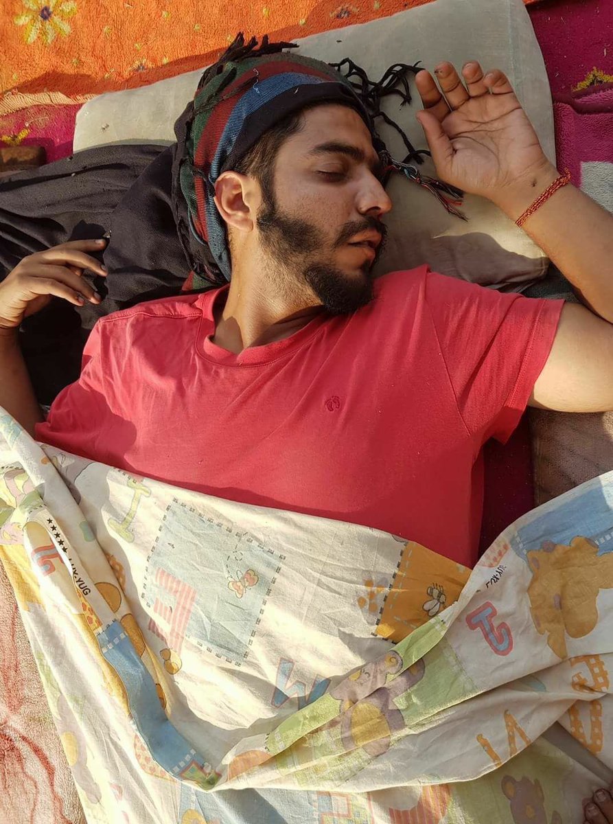 RasheedBaloch_'s tweet photo. تادم مرگ بھوک ہڑتالی کیمپ میں بیٹھےطلباءکواگرکچھ ہوتاہےتواس کےزمداریونیورسٹی انتظامیہ اورہمارےخاموش حکمران ہونگے
#RestoreExpelledStudents https://t.co/feZ3ya4DIp