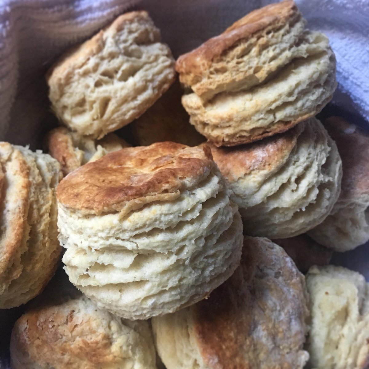 blackbullYYM's tweet photo. Homemade buttermilk biscuits #yum https://t.co/GoCRFSmRgZ