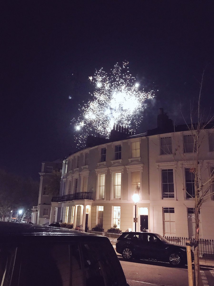 emmalouiselayla's tweet photo. Firework spotting in Primrose Hill 💥 #FireworksNight https://t.co/zhPIeA0KWD