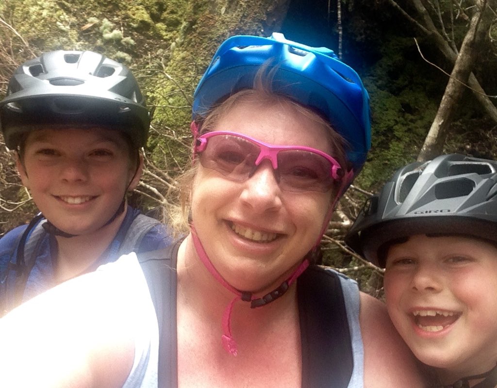lanabest576's tweet photo. .@BlueDerbyTrails #BlueTier track done and dusted on the #Haro. But I'm busted. @launcestonmtb https://t.co/bIw2d31ZAb