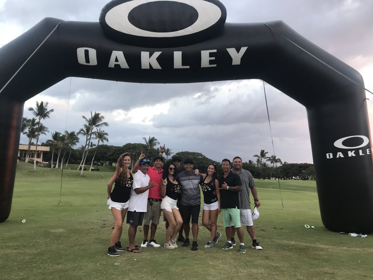 DerfIbrao's tweet photo. Damn.....rough weekend!! #maunakea #oakley #hackfest2017 #goodtimes https://t.co/LhzAlBikdZ