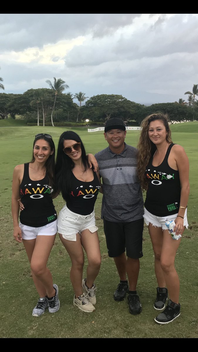 DerfIbrao's tweet photo. Damn.....rough weekend!! #maunakea #oakley #hackfest2017 #goodtimes https://t.co/LhzAlBikdZ