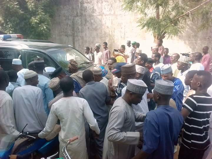 SSGKANO's tweet photo. Ayaune SSG yakarbi kafatan yan kwankwasiya nagarin GAYA sunkoma gandujeya babu shauran yan kwankwasiya a gaya 
 Ibrahim s sharada
SA https://t.co/C7fDNWtAmH