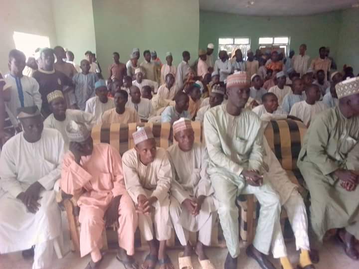 SSGKANO's tweet photo. Ayaune SSG yakarbi kafatan yan kwankwasiya nagarin GAYA sunkoma gandujeya babu shauran yan kwankwasiya a gaya 
 Ibrahim s sharada
SA https://t.co/C7fDNWtAmH