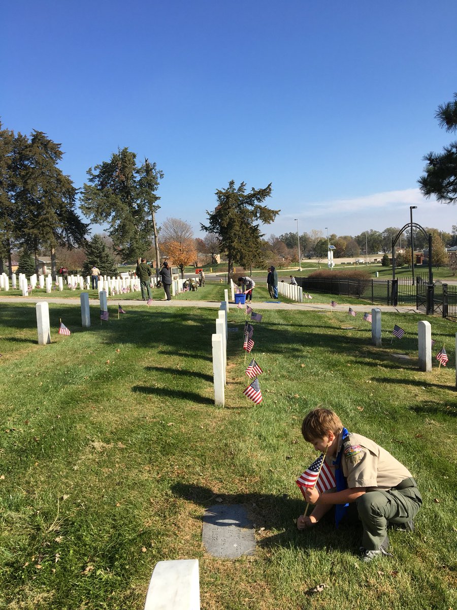 Troop474's tweet photo. Base Cemetery is ready for Veterans Day visitors #offutt #stratcom #55wing #troop474 https://t.co/GxxczOvWhY