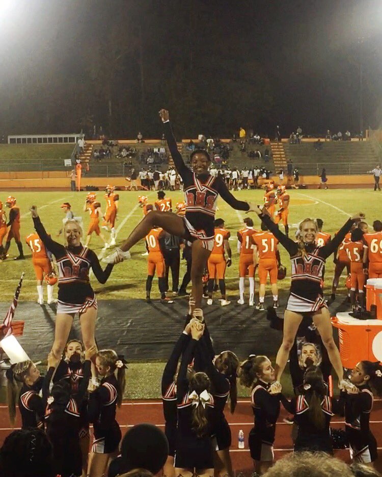 senior year is the time to fly high! #sen18rnight🐾